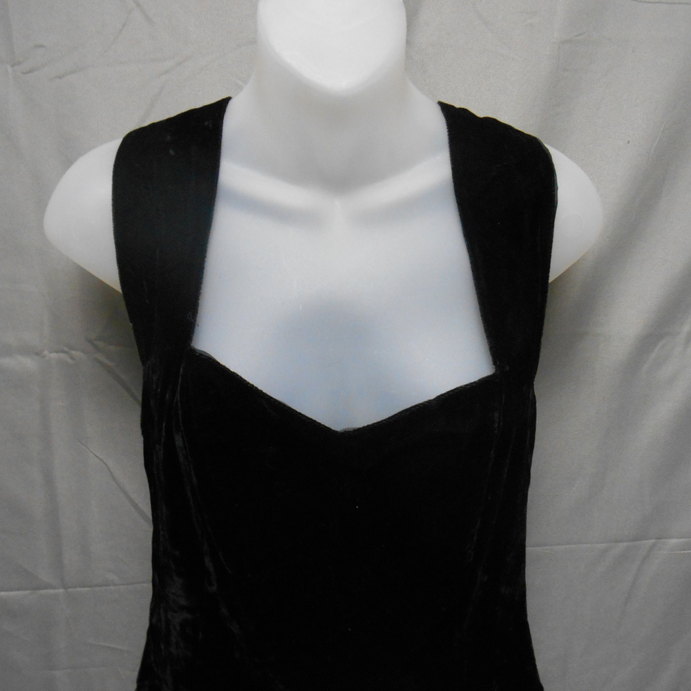 NWT Exclusively Gantos black velour mid calf dress - Picture 3 of 6